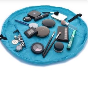 Lay-n-go makeup bag!